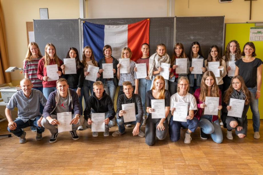 Schülerinnen und Schüler stellen ihre Französischkenntnisse unter Beweis